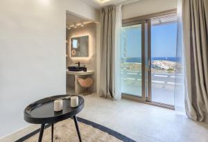 Gallery image of Ocean Pearl Luxurious Suite in Pachaina