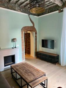 a living room with a table and a fireplace at La Chicca del Centro in La Spezia