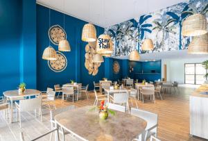 ห้องอาหารหรือที่รับประทานอาหารของ Bangalô Luxo-3QT-Jacuzzi e Piscina Privativa-SH009