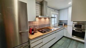 Kuchyňa alebo kuchynka v ubytovaní Splendid Gaudi Mercat del Ninot Apartment + 24 fotografií