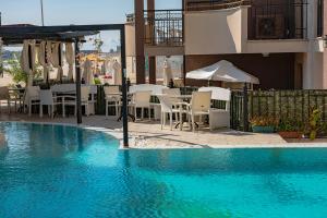 The swimming pool at or close to Menada Apartments in Golden Rainbow