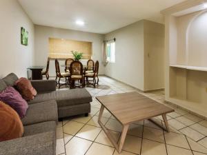 A seating area at Boca Inn Hotel & Suites