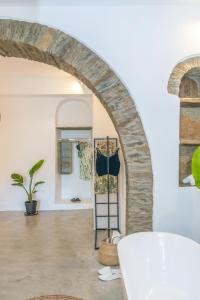 A bathroom at Livadi house Tinos 2 katwi Még 33 kép