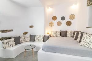 Posteľ alebo postele v izbe v ubytovaní Livadi house Tinos 2 katwi