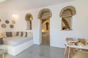A seating area at Livadi house Tinos 2 katwi
