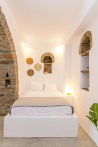 Posteľ alebo postele v izbe v ubytovaní Livadi house Tinos 2 katwi