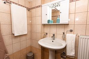 Koupelna v ubytování Koum Kapi C1 - Private Parking - Seaside Apt + 28 fotografií