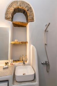 Kúpeľňa v ubytovaní Livadi house Tinos 2 katwi