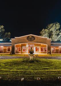 a building with a fountain in front of it at night at Nono Luigi in Oncativo