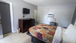 Ліжко або ліжка в номері TOCCOA MOTEL
