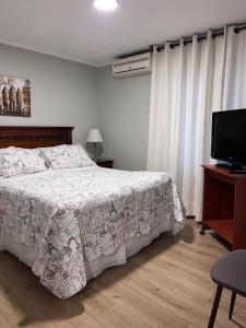 מיטה או מיטות בחדר ב-Isabel Suites Vitacura