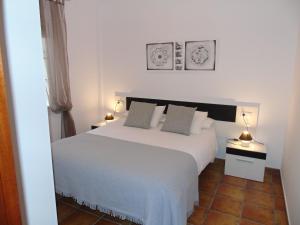 A bed or beds in a room at Atiko La Vista