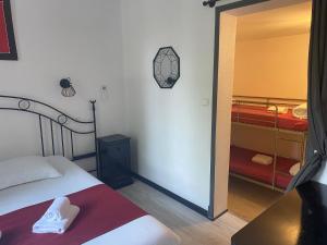 Postel nebo postele na pokoji v ubytování Hostellerie De La Source
