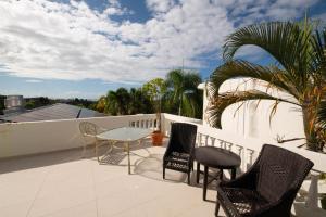 Un balcón o terraza de Lazy Parrot Inn