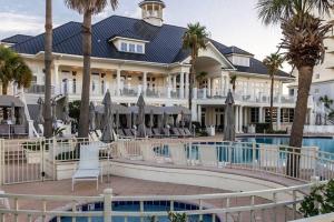 Bassein majutusasutuses Avalon 810 - Large Corner Unit w/ Wrap Around Balcony & Gorgeous Beach Views! või selle lähedal