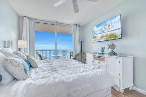 Voodi või voodid majutusasutuse Avalon 810 - Large Corner Unit w/ Wrap Around Balcony & Gorgeous Beach Views! toas +37 fotot