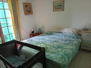 Postel nebo postele na pokoji v ubytování Petit St George 100mt du lac a Montreux + 16 fotografií