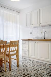 Kuchnia lub aneks kuchenny w obiekcie APARTAMENT RODZINNY
