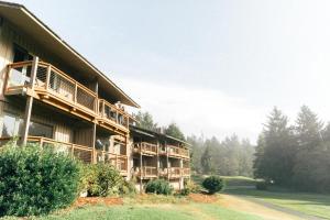 リンカーンシティにあるSalishan Coastal Lodgeのギャラリーの写真