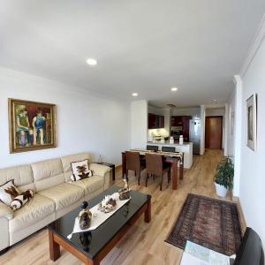 a living room with a couch and a table at Apartamento frente a la playa Piso 2 in Estepona