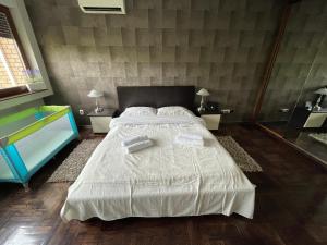 Posteľ alebo postele v izbe v ubytovaní Riverside Luxury Apartment
