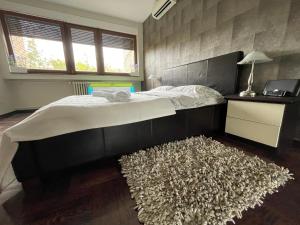 Posteľ alebo postele v izbe v ubytovaní Riverside Luxury Apartment