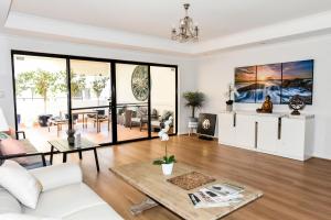 a living room with a white couch and a table at Ganesha Wellness Spa in Perth