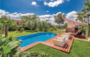 Bazén v ubytování Holiday Home Melnica Iii nebo v jeho okolí