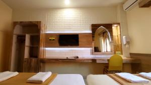 TV in/ali zabaviščno središče v nastanitvi Hotel Syariah Larismanis