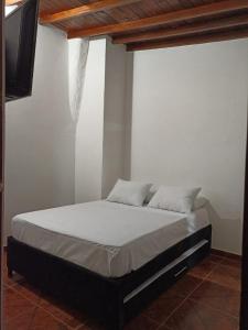 Postel nebo postele na pokoji v ubytování El santorini colombiano cabaña + 37 fotografií