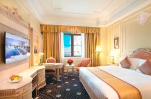 A bed or beds in a room at Harbourview Hotel Macau