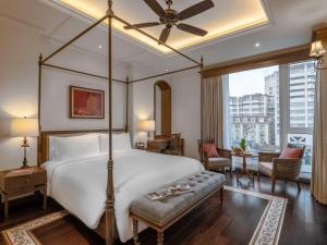 Giường trong phòng chung tại De Syloia Hotel