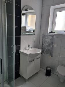 Koupelna v ubytování Apartament Centrum 3 Maja