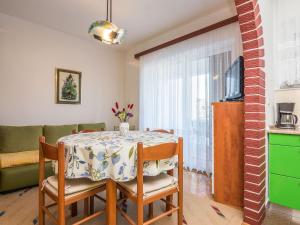 Kuchyň nebo kuchyňský kout v ubytování Apartment on Vir Island near Sandy Beaches