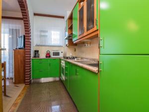 Kuchyň nebo kuchyňský kout v ubytování Apartment on Vir Island near Sandy Beaches
