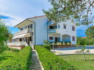 Zahrada ubytování Apartment on Vir Island near Sandy Beaches