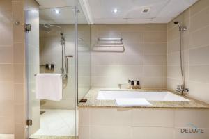 Koupelna v ubytování Relaxing 1BR at Royal Amwaj Residences North Palm Jumeirah by Deluxe Holiday Homes