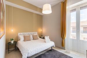 Postel nebo postele na pokoji v ubytování Il 49 Rooms Noto + 19 fotografií
