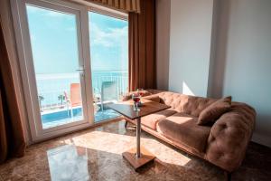 Posezení v ubytování Kristal Beach Hotel