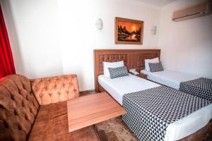 Postel nebo postele na pokoji v ubytování Kristal Beach Hotel