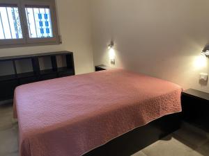 Katil atau katil-katil dalam bilik di Residencia de la Platja