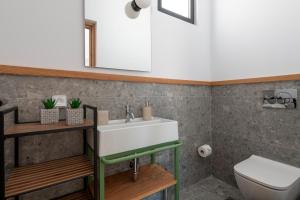 Ett badrum på Nisi Living Concept