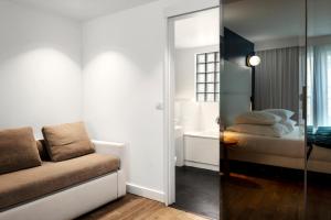 a small room with a bed and a bathroom at Hôtel Le Windsor Biarritz in Biarritz
