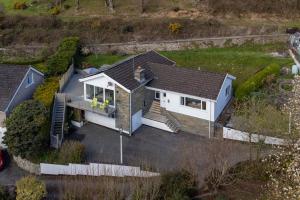 Gallery image of Solace - Beautiful Cottage, Views over the Wooded Valley in Stepaside