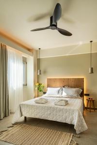 Un pat sau paturi într-o cameră la SII City Luxury Suites