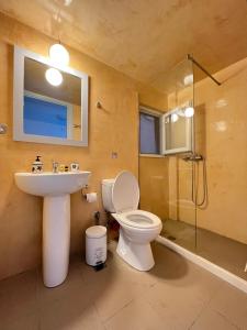 Koupelna v ubytování Tzavelitiko Home