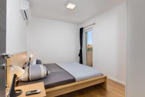 Krevet ili kreveti u jedinici u okviru objekta 3 Bedroom Apartment Ivana with private parking, Punat