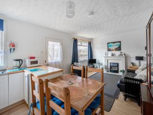 Η κουζίνα ή μικρή κουζίνα στο Holiday Home Isle of Skye by Interhome