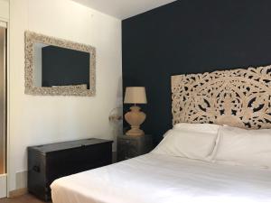 a bedroom with a white bed and a black wall at Ca' di Giò in Venice