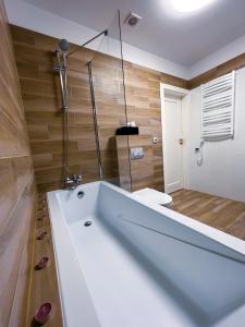 A bathroom at MojeMiędzyzdroje LU 8A - Luksusowy apartament 100 metrów od morza